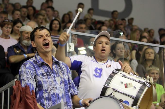 FOTO: Volejbols. Latvijas izlase Jelgavā pieveic Turciju spēlē, bet zaudē «zelta setā»