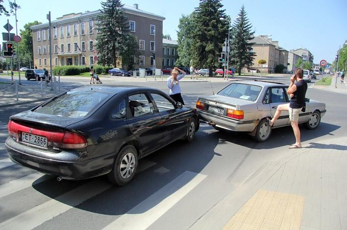 FOTO: Avarē Raiņa un Mātera ielas krustojumā