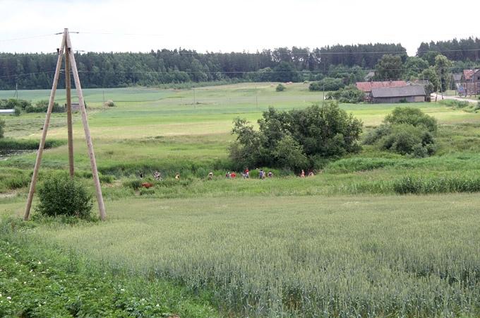 FOTO: Attīra kādreizējo peldvietu pie Svētes