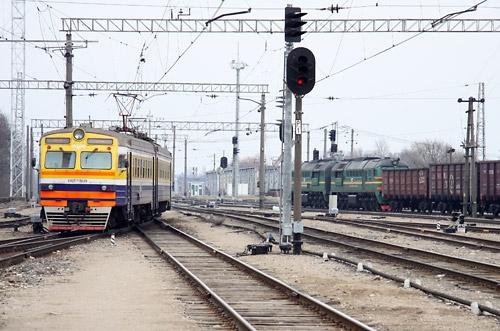 Tehnisku problēmu dēļ jau stundu kavēta vilcienu satiksme Jelgavas virzienā