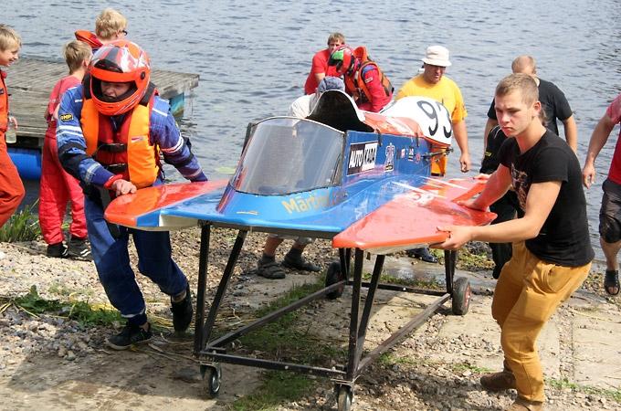 Ūdens motosports. Latvijas čempionāta posmā jelgavniekiem divas otrās vietas (ar foto)