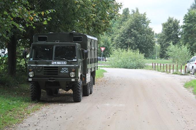 Meklējot pazudušo, mežā uziet cilvēka mirstīgās atliekas (ar foto)