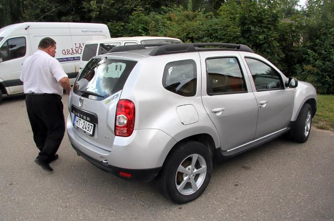 Laikraksts: Novads nomās jaudīgu auto, ko izvēlas mednieki braukšanai pa bezceļiem