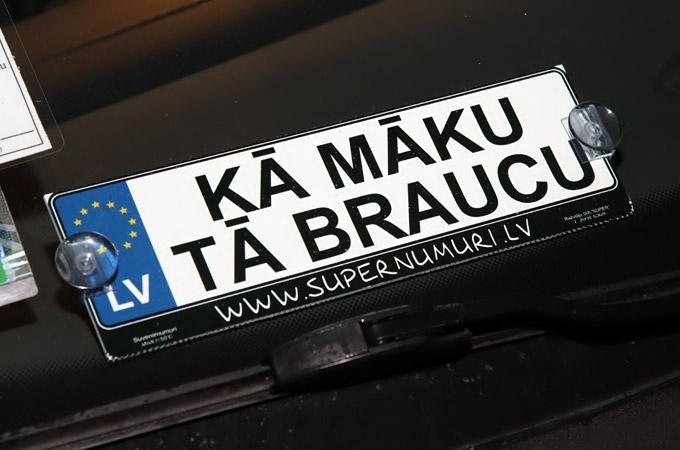 Jelgavas ielās veido «vilcieniņus»; pilsētas autobuss izraisa kārtējo sadursmi; riteņbraucējs nonāk reanimācijā