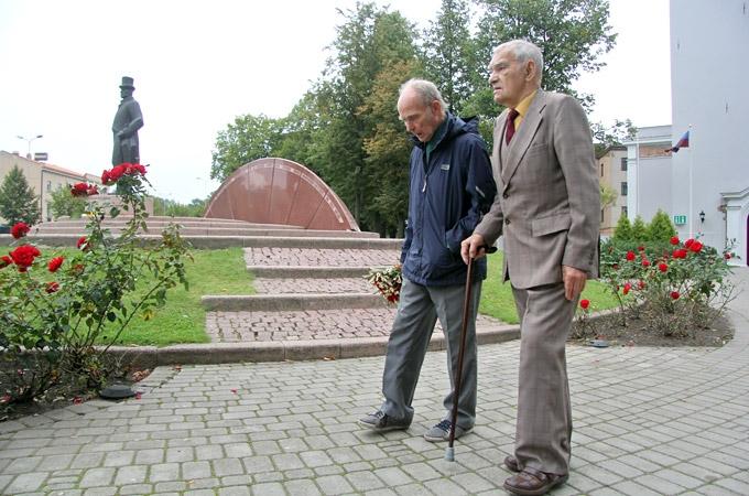 FOTO: Svin pirmā prezidenta Jāņa Čakstes jubileju 