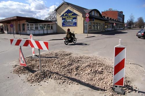 Satiksmei atvērta būs Uzvaras ielas labā puse