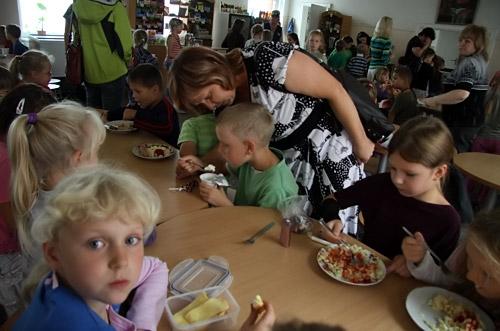 Tehniskas kļūmes dēļ skolēnu apliecību īpašnieki paliek bez brīvpusdienām (papildināts)
