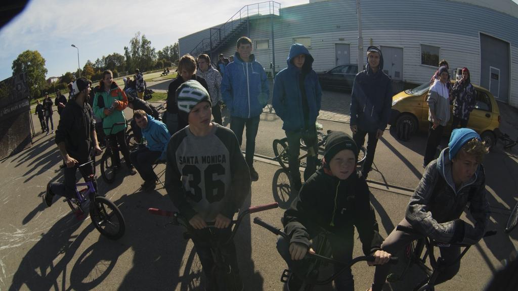 FOTO: Labiekārtots Jelgavas skeitparks