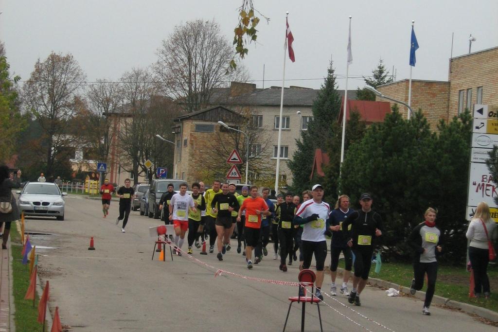 Skriešana. Ozolnieku pusmaratonā teju 100 dalībnieku