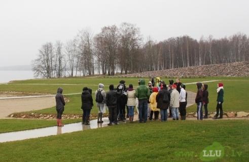 Topošie LLU ainavu arhitekti palīdz sapost Likteņdārzu