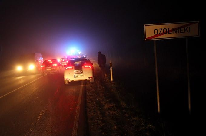 Pie «Iecavkrastiem» avarē divi auto; glābēji atbrīvo sievieti (papildināts ar foto)