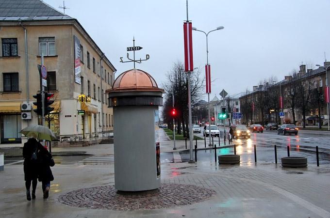 Naktī Lielajā ielā aplaupa sievieti; aiztur iepriekš tiesātu vīrieti