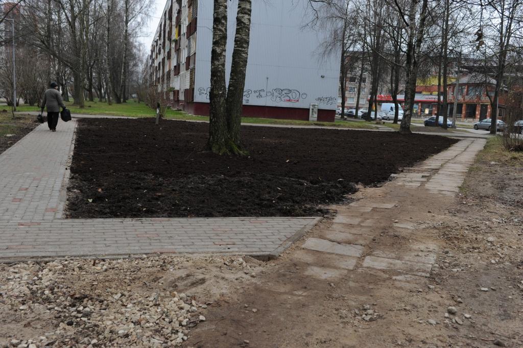 Pierāda, ka pievadceļu var noasfaltēt divreiz lētāk nekā pašvaldības izsludinātā iepirkuma uzvarētājs