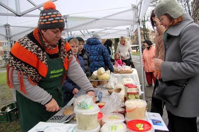 Jelgavas novada amatnieki un zemnieki aicina baudīt Ziemassvētku sajūtu lauku labumu tirdziņā