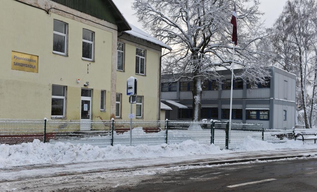 Atklājies, ka trīs gadus skolēni mācījušies ekspluatācijā nenodotā ēkā