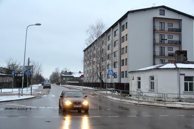 Zirgu ielā izbūvēs ietvi vai ātrumvalni