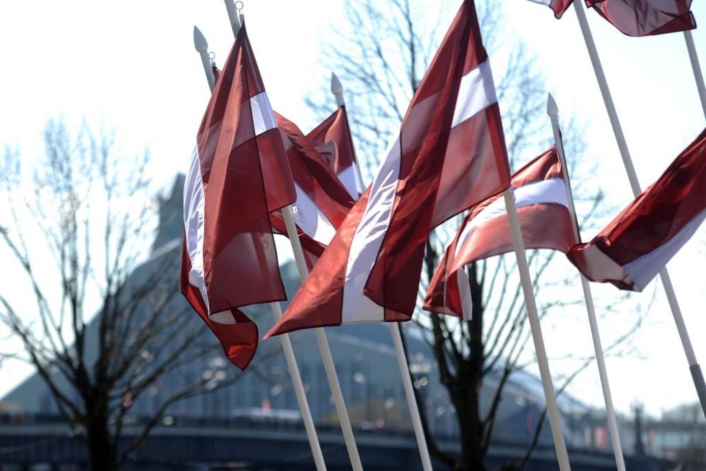 Standard&Poor’s paaugstina Latvijas reitinga nākotnes prognozi