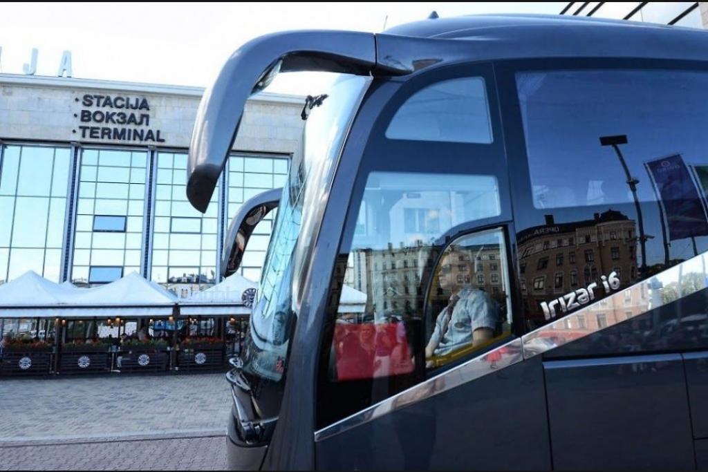 Lux Express sāk starppilsētu pārvadājumus Igaunijā un atkārtoti kritizē Latvijas sistēmu