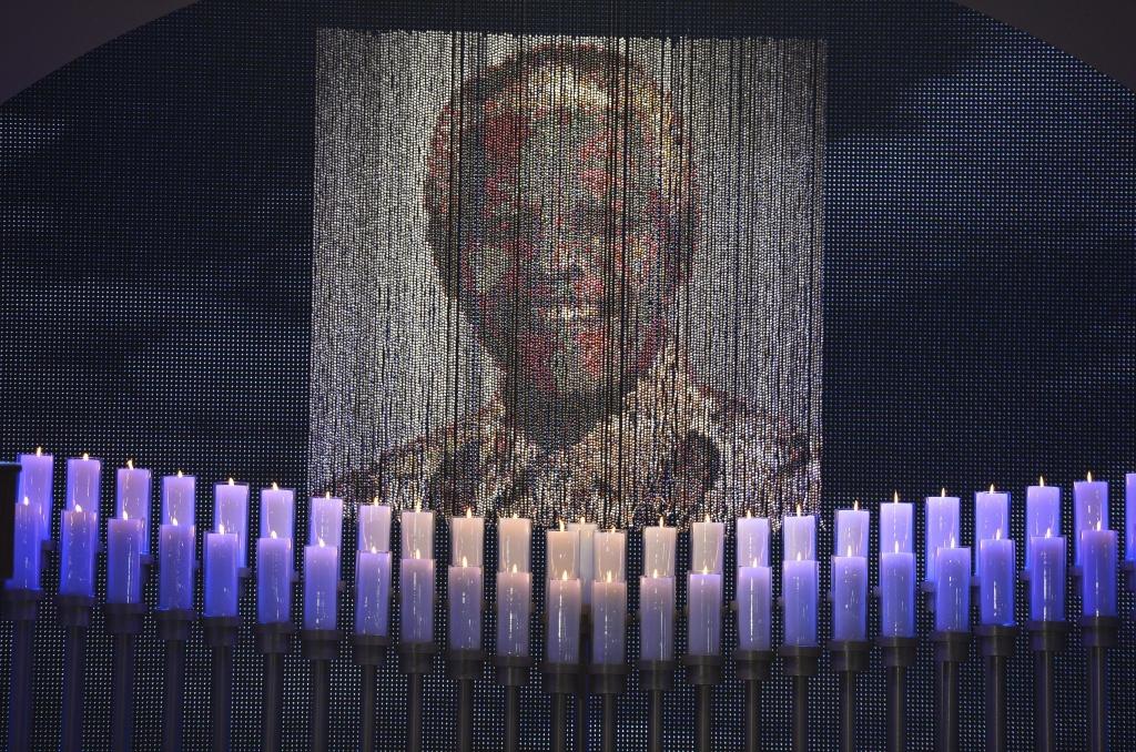 FOTO: Pēdējā gaitā izvadīts bijušais Dienvidāfrikas prezidents Nelsons Mandela