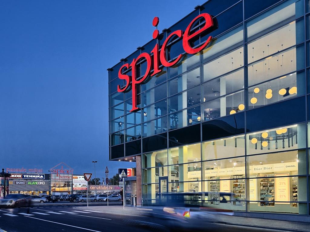 Neliela ugunsgrēka dēļ no tirdzniecības centra Spice evakuēti cilvēki