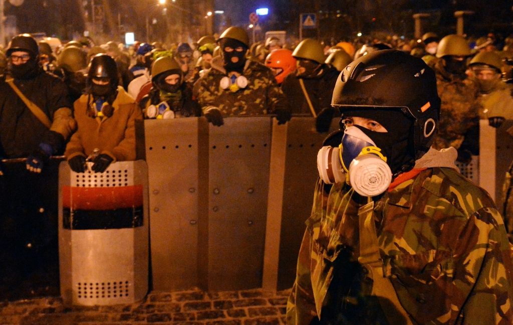 papildināts (10:36) - Protestētāji Ukrainā izveidojuši jaunas barikādes