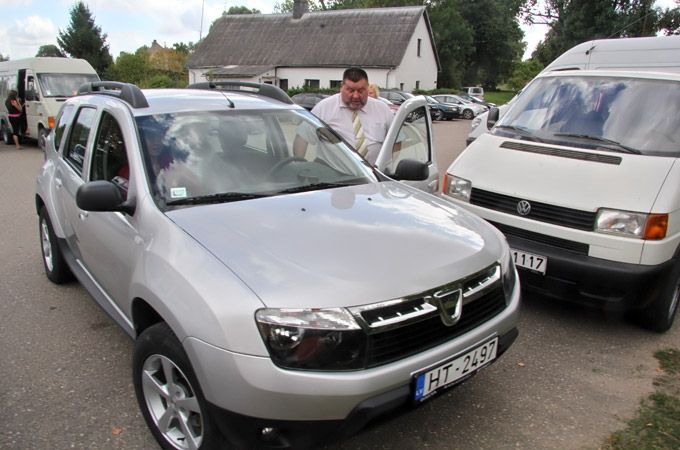 Caune pats ierosina Domei ierobežot savu kāri uz dārgiem auto