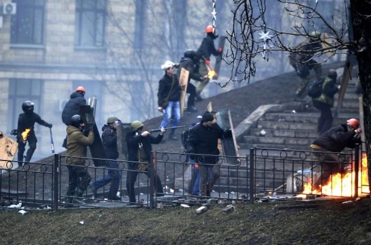 Piemiņas un atbalsta pasākumā pie Ukrainas vēstniecības Rīgā piedalās arī Jelgavas Ukraiņu kultūras centrs