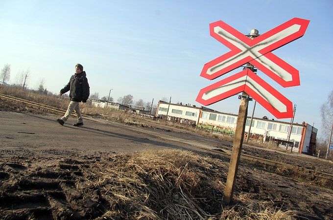 Laikraksts: Lai tiktu uz darbu, depo rajonā jālien zem vilciena