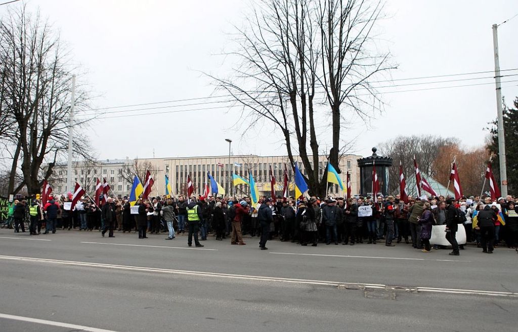 Pikets Ukrainas atbalstam Rīgā pulcē vairāk nekā pustūkstoti cilvēku