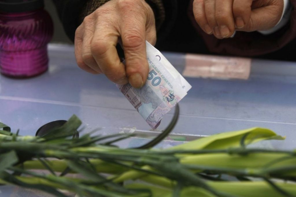 Ukrainas grivnas vērtība rekordzemā līmenī; izķer dolārus