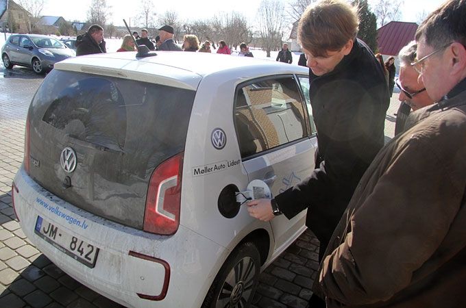 Ar elektrību par trim eiro varot nobraukt vairāk par simt kilometriem