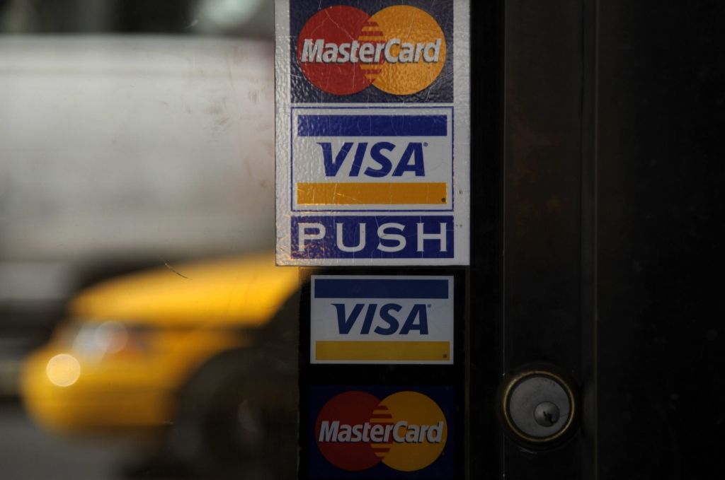 papildināts (11:40) - Visa un MasterCard aptur SMP Bank izdoto karšu apkalpošanu