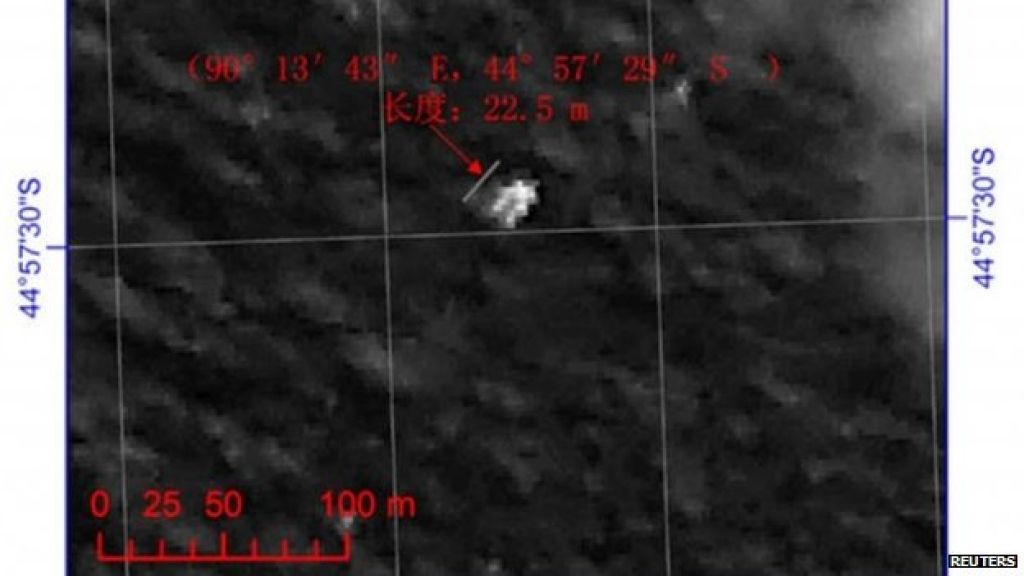 Ar satelītu fiksē vēl kādas, iespējams, avarējušā Malaizijas lainera paliekas