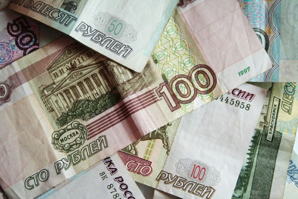 Rubļa vērtība un Krievijas akciju indeksi atkal aug