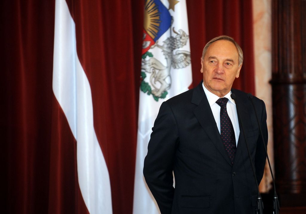 Prezidents atkal pārsteidz