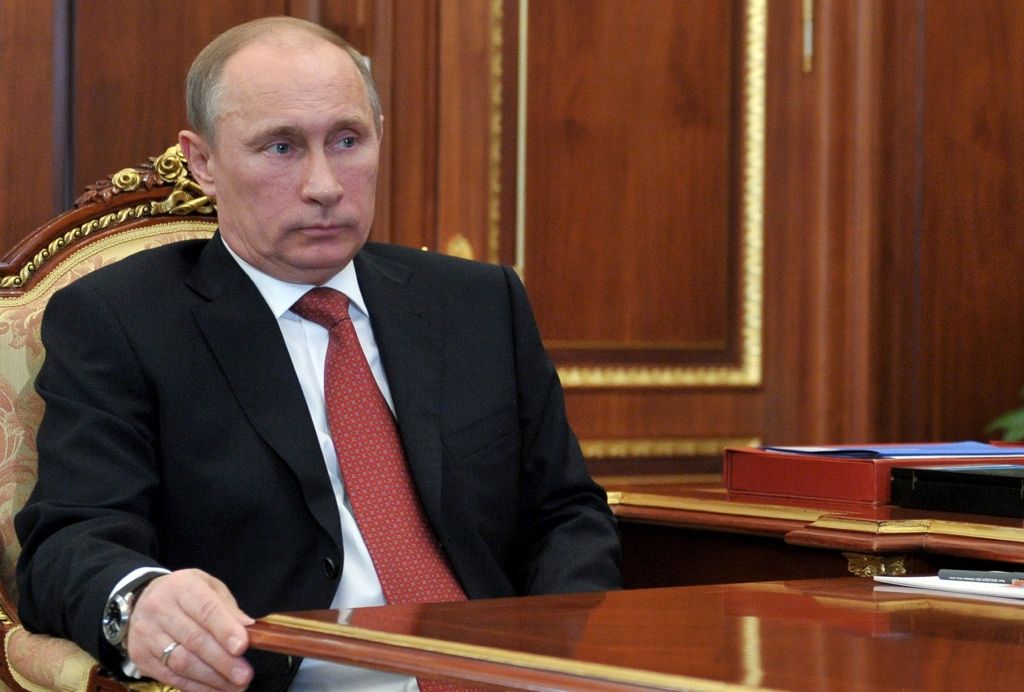 Putins telefonsarunā ar Obamu meklē diplomātiskus ceļus krīzes risināšanai