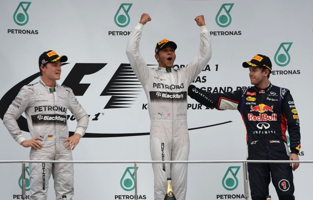Mercedes GP pilotiem Hamiltonam un Rosbergam dubultuzvara Malaizijas Grand Prix