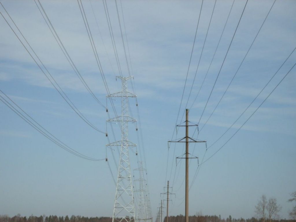 Kurzemes loka posmā Ventspils – Grobiņa pabeigta vadu montāža 110 kilometru garumā