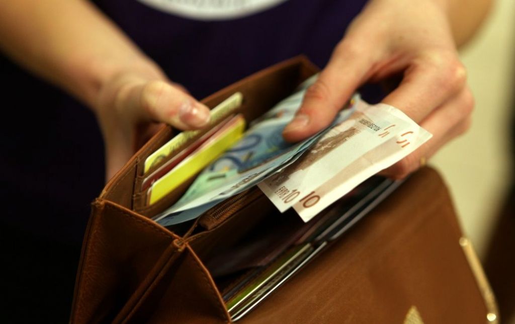 Swedbank: Četru cilvēku ģimene pārtikai, mājoklim un sabiedriskajam transportam Rīgā tērē 587 eiro mēnesī