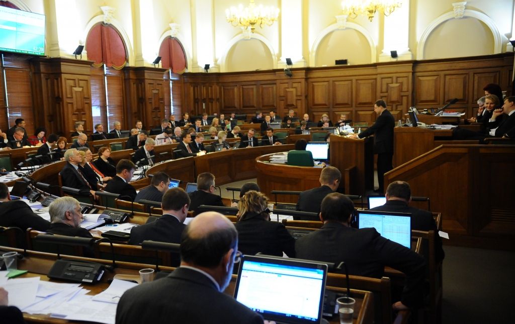 Saeimas plenārsēžu zālē nozagti trīs datori