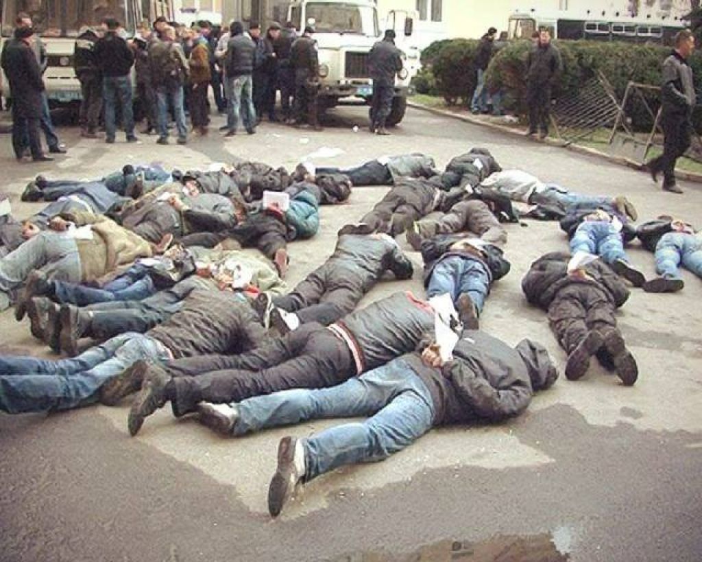 Doņeckā protestētājus padzen no Drošības padomes; Harkovā dibina «republiku»