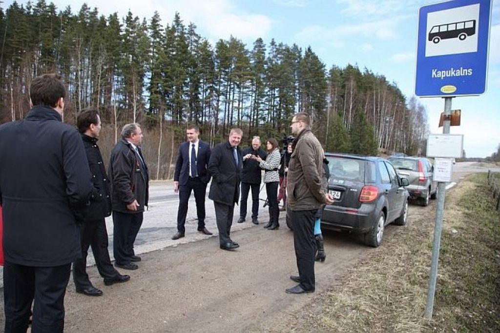 Ministra solījums: Savedīs kārtībā kritiskā stāvoklī esošo Madonas šoseju
