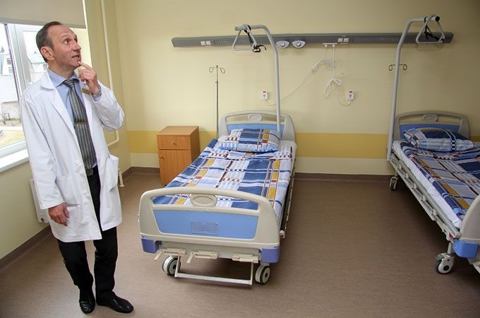 Korupcijā apsūdzētā Jelgavas slimnīcas vadītāja Ķipura krimināllietu tiesa turpinās skatīt septembrī