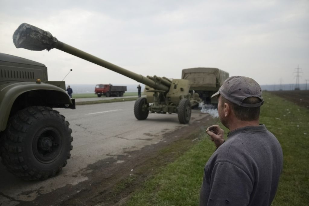 Doņeckā sākusies pretterorisma operācija; Austrumukrainas virzienā dodas tanki