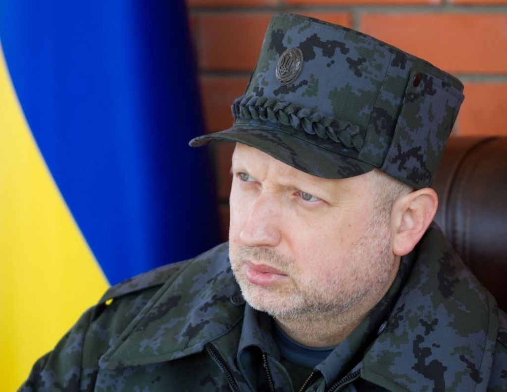 Turčinovs: Ukrainā pilsoņkara nebūs, civilistiem ieroči dalīti netiks
