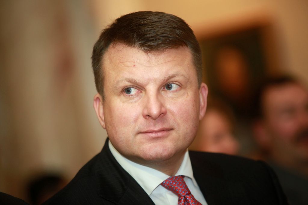 Šlesers brīdina par Ukrainu miniatūrā, nelaižot Saskaņu pie varas