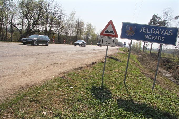 Latvijas autoceļu uzturētājs sācis bedrīšu remontus