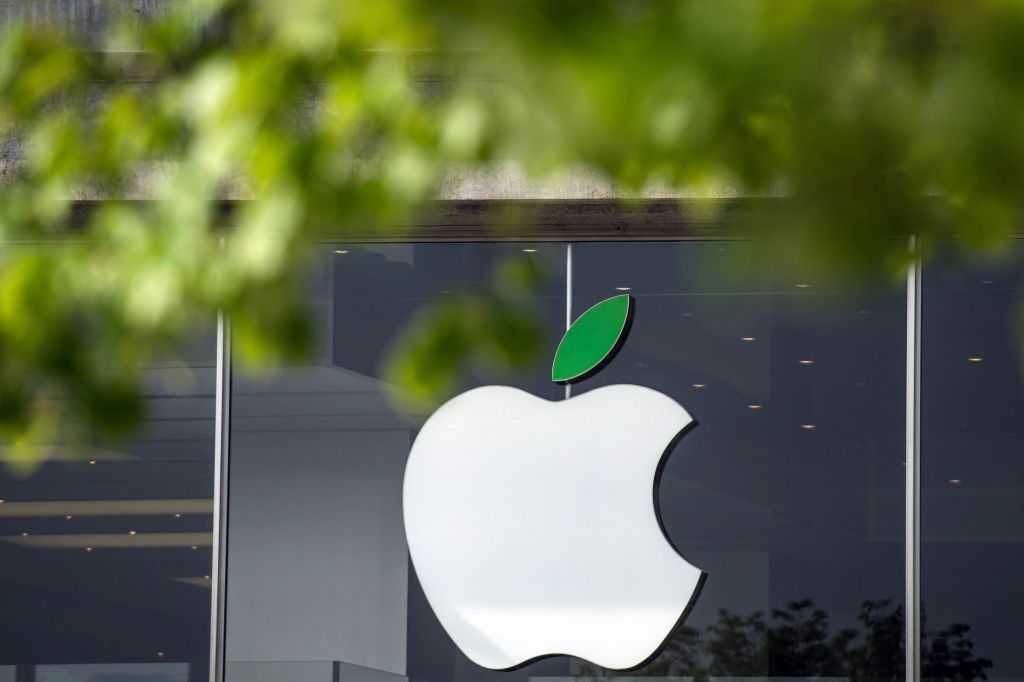 Augot ieņēmumiem, Apple izziņo akciju atpirkšanu