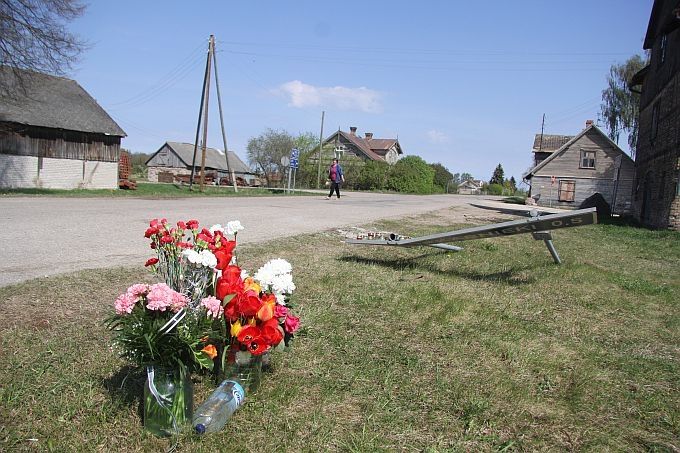 Otrdienas rīta avārijā smagāk cietušo jauniešu veselības stāvokļa izmaiņas varētu sagaidīt nedēļas laikā