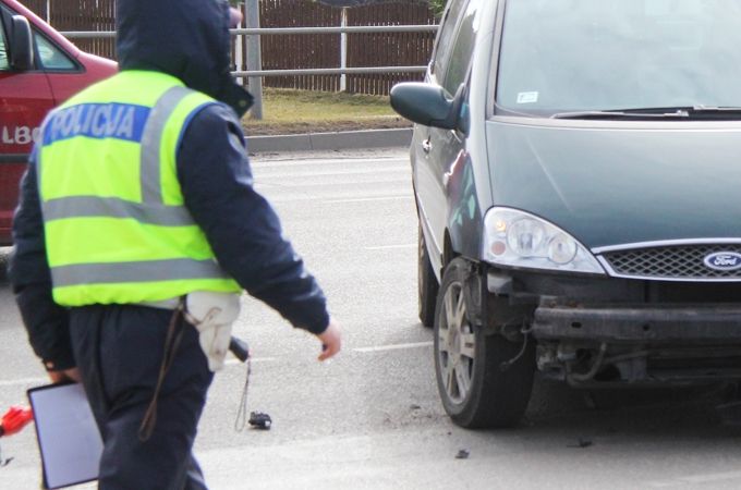 Svētdien Jelgavā divu vieglo automašīnu sadursmē cietuši trīs cilvēki